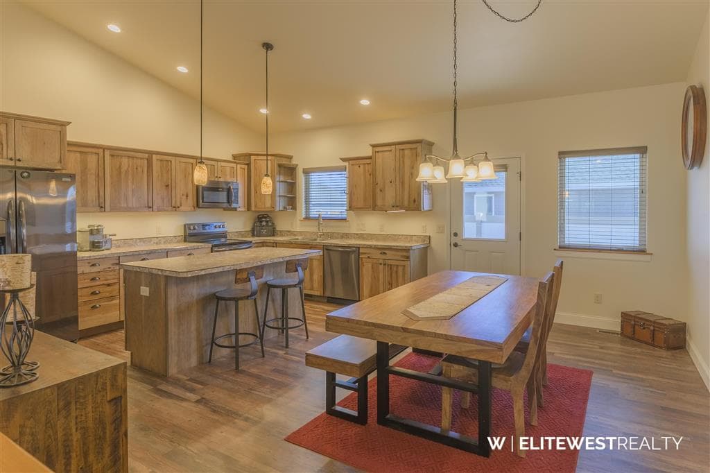 230 Pleasant View Dr — photo 2 of 25