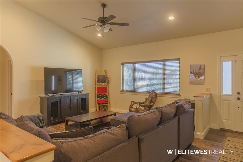 230 Pleasant View Dr — photo 11 of 25