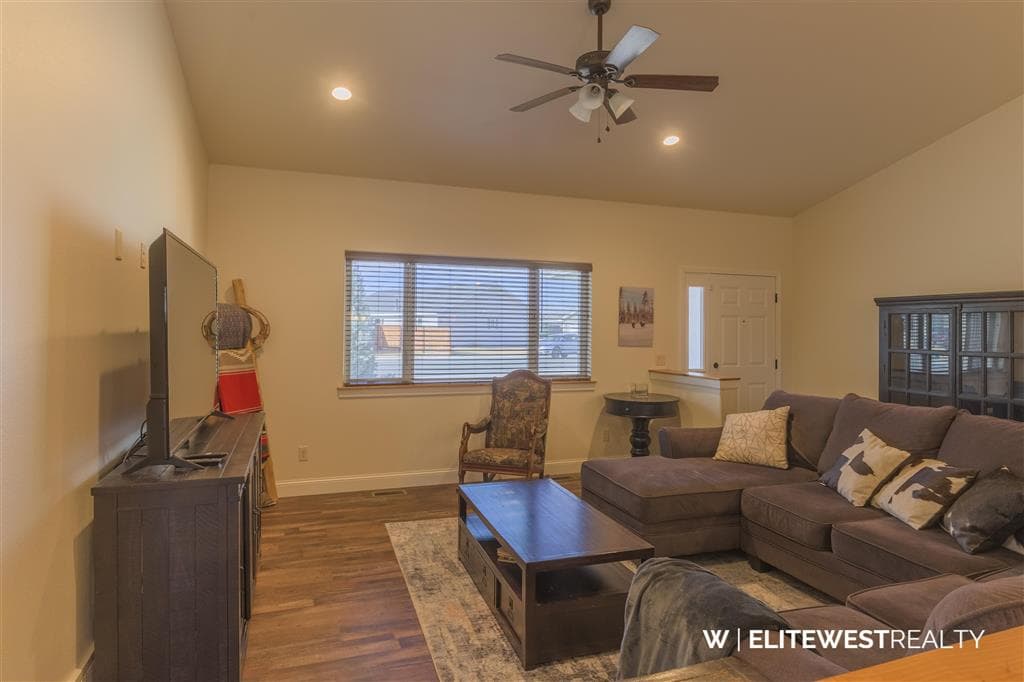 230 Pleasant View Dr — photo 12 of 25