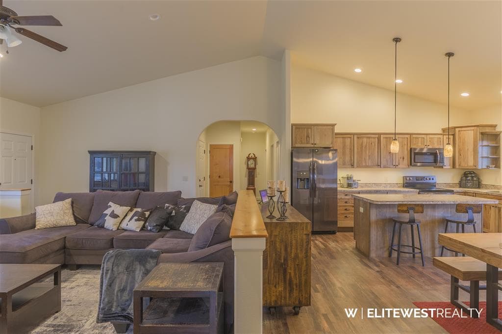 230 Pleasant View Dr — photo 10 of 25