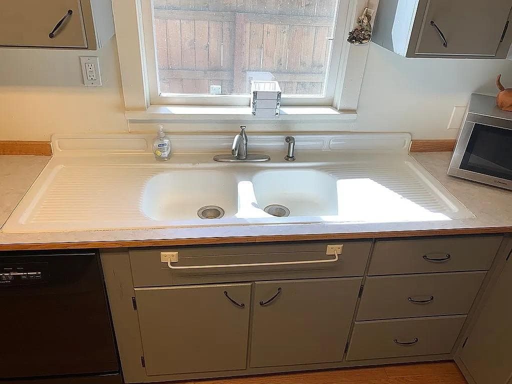 1431 Alger Ave — photo 11 of 25