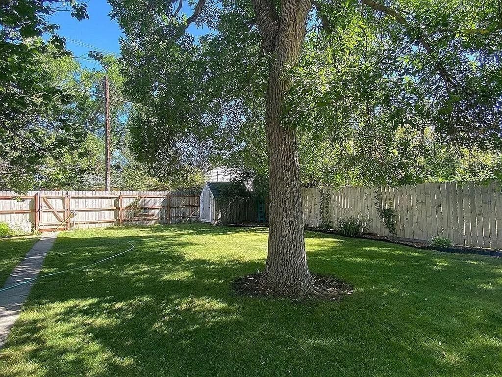 1431 Alger Ave — photo 3 of 25