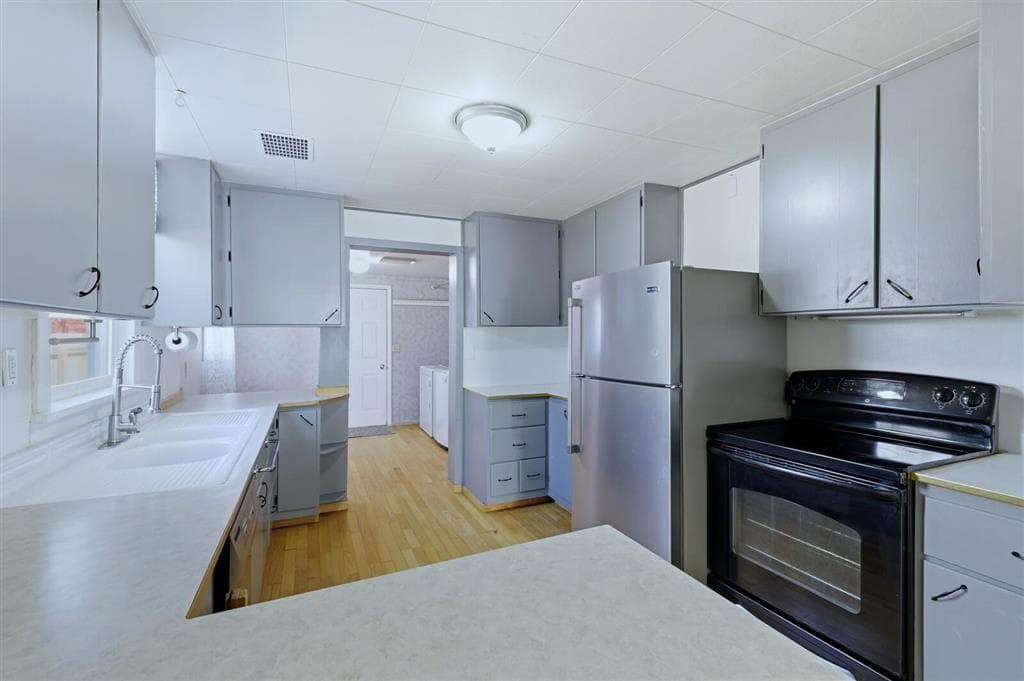 1431 Alger Ave — photo 9 of 25