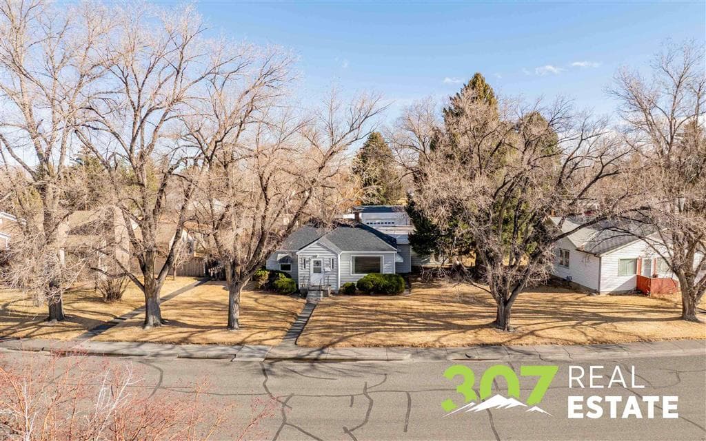 601 Circle Dr W — photo 3 of 25