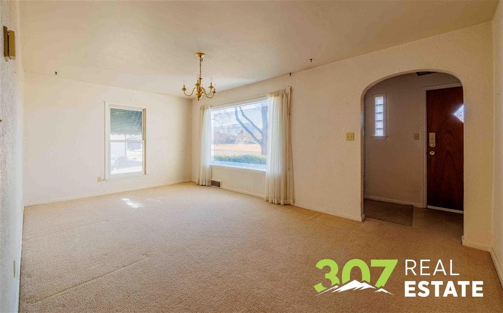 601 Circle Dr W — photo 5 of 25