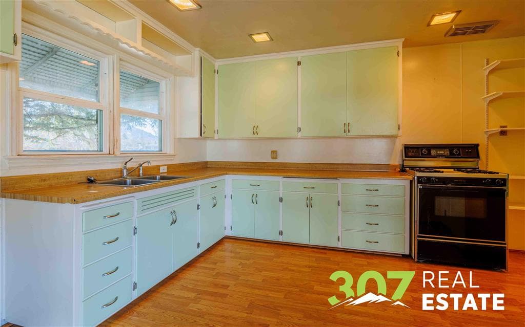 601 Circle Dr W — photo 9 of 25