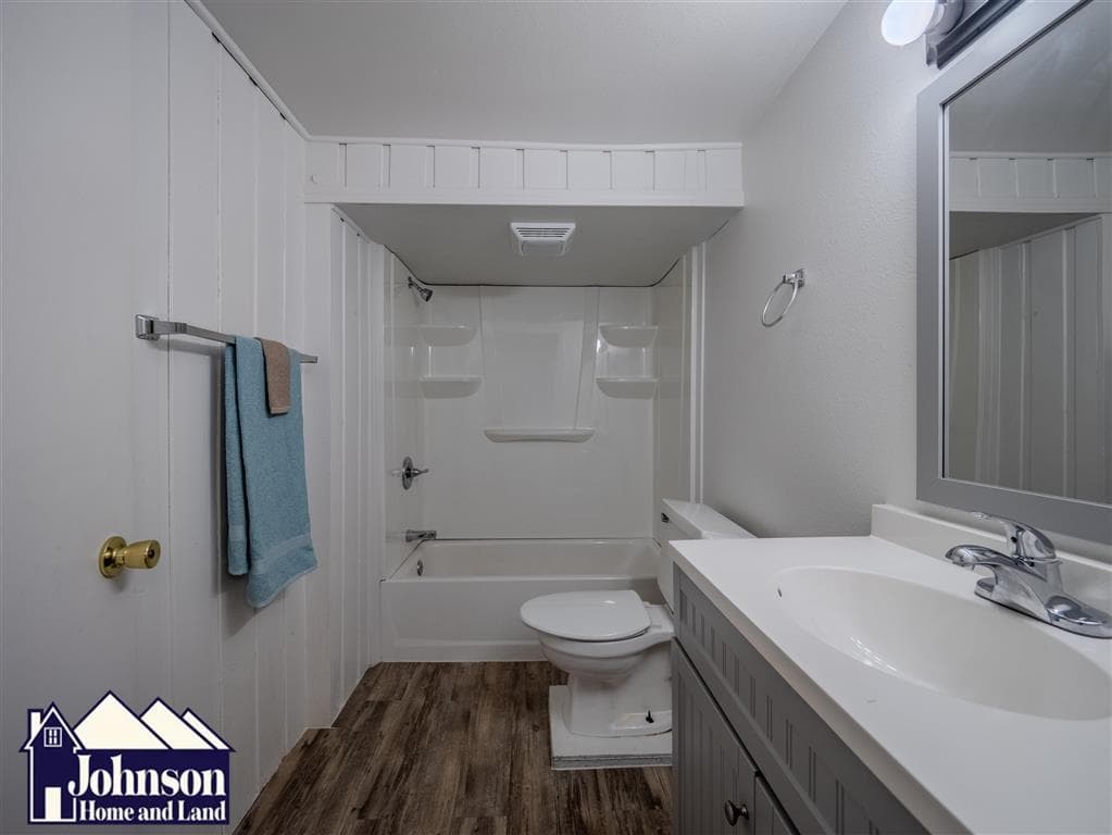 350 Montana Ave — photo 18 of 25