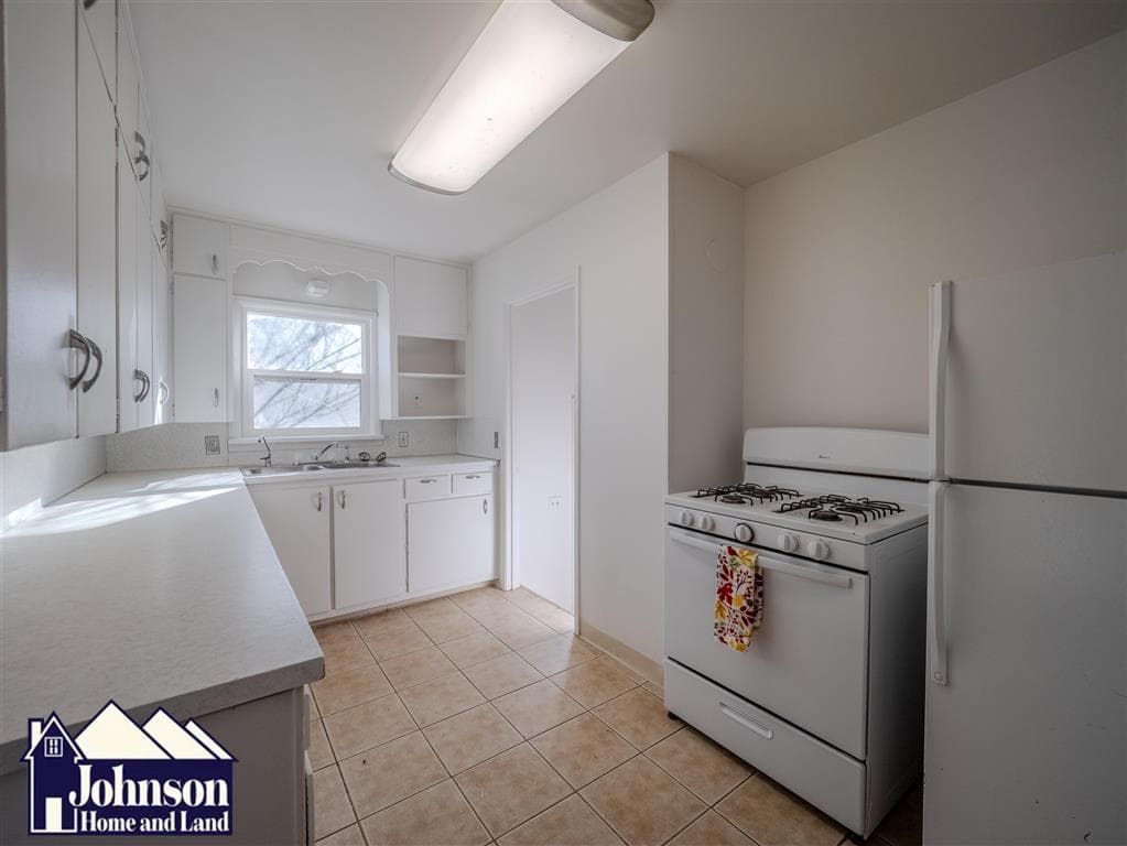 350 Montana Ave — photo 9 of 25