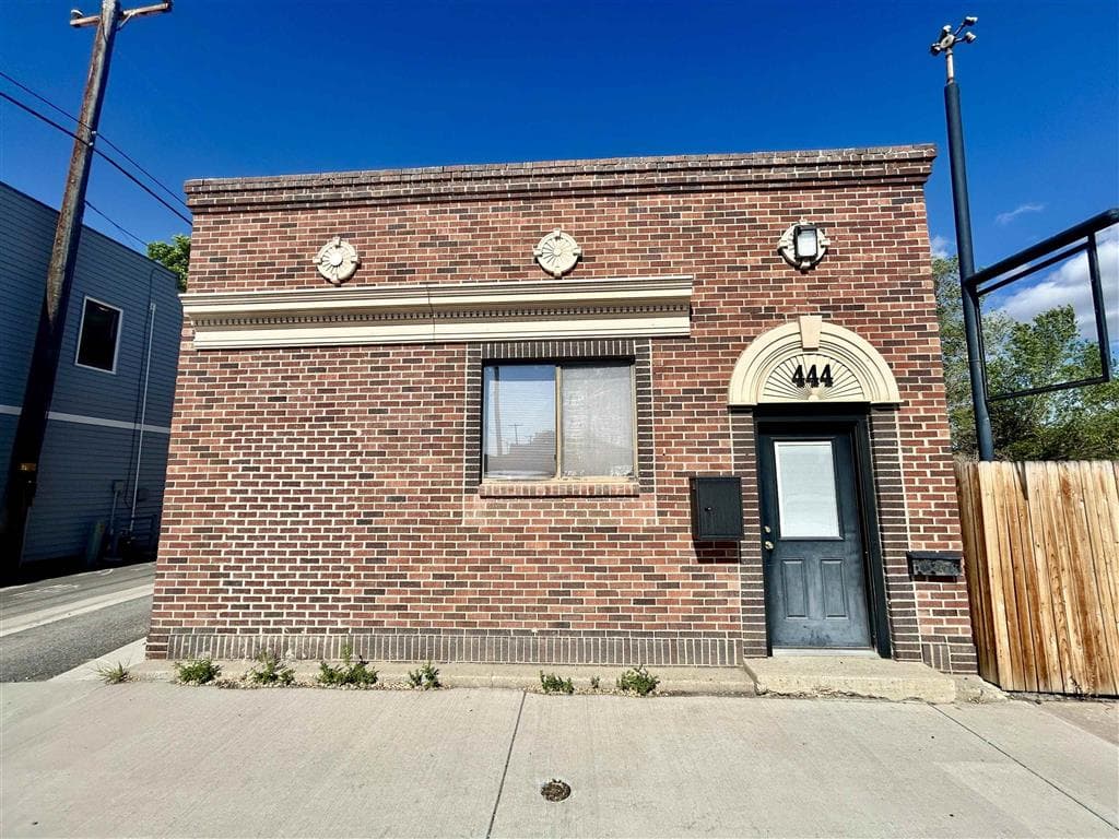 444 Montana Ave photo 1