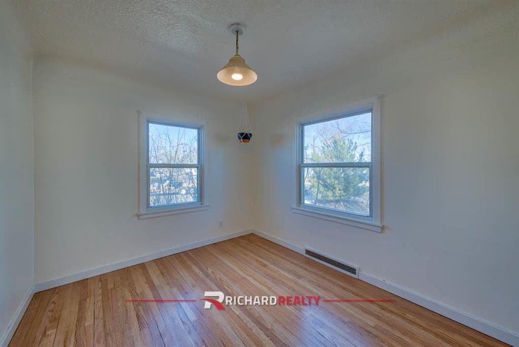 1100 Grace Ave — photo 13 of 25