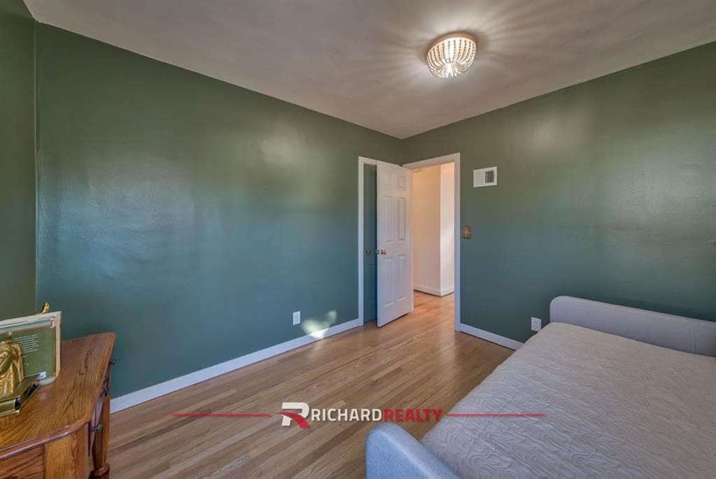 1100 Grace Ave — photo 16 of 25