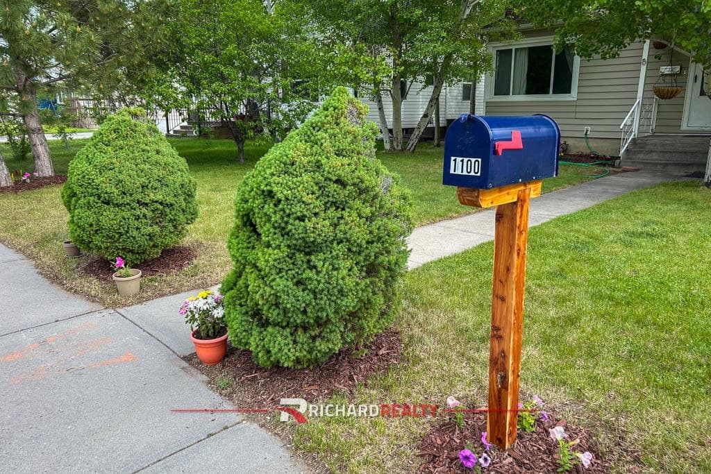 1100 Grace Ave — photo 3 of 25