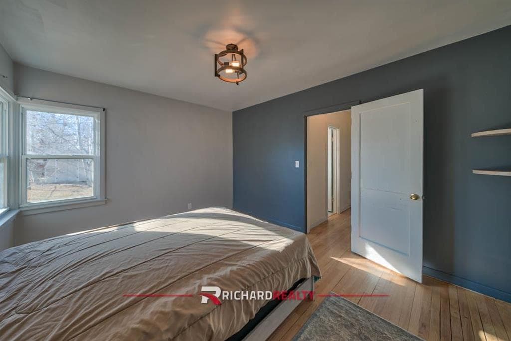 1100 Grace Ave — photo 21 of 25