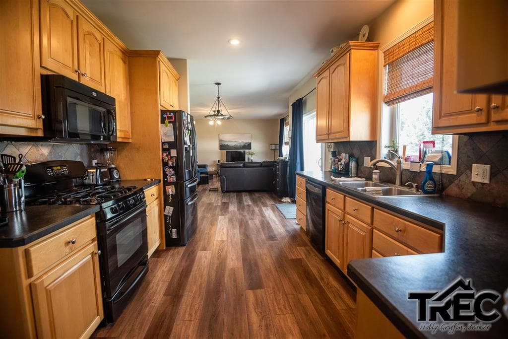 621 Avenue B — photo 17 of 25