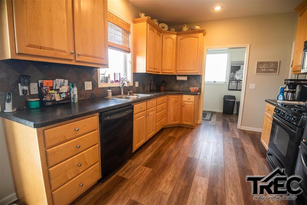 621 Avenue B — photo 18 of 25