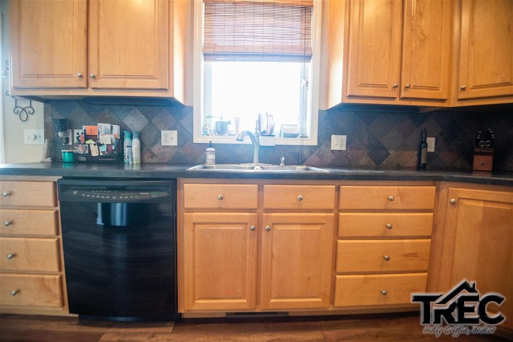 621 Avenue B — photo 19 of 25