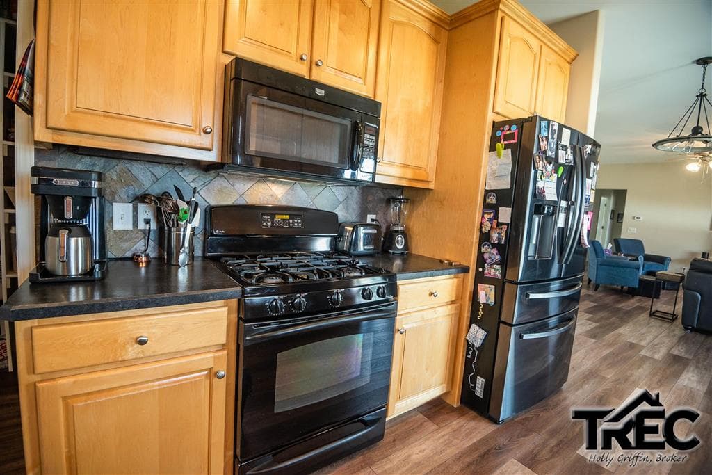 621 Avenue B — photo 20 of 25