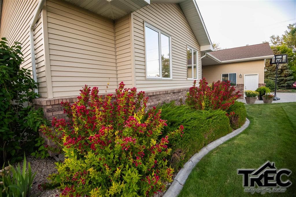 621 Avenue B — photo 6 of 25