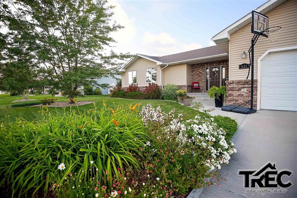 621 Avenue B — photo 7 of 25