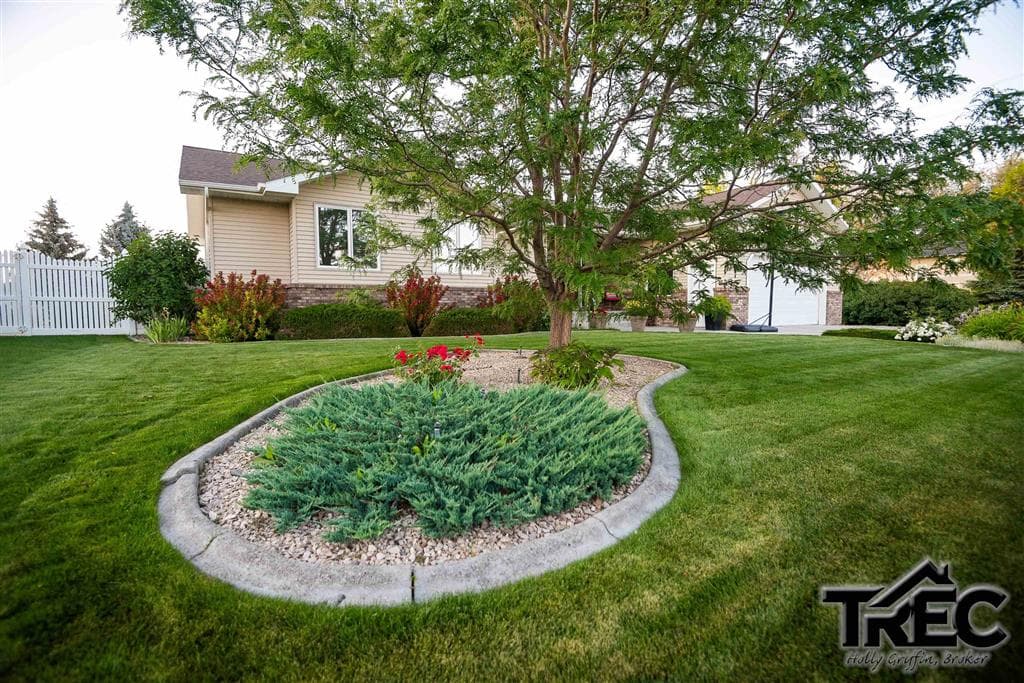 621 Avenue B — photo 9 of 25