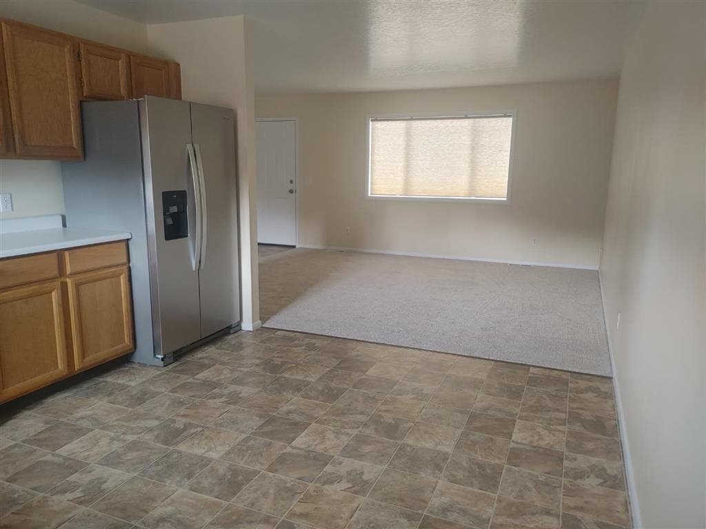 1102 Elm Ave — photo 2 of 12