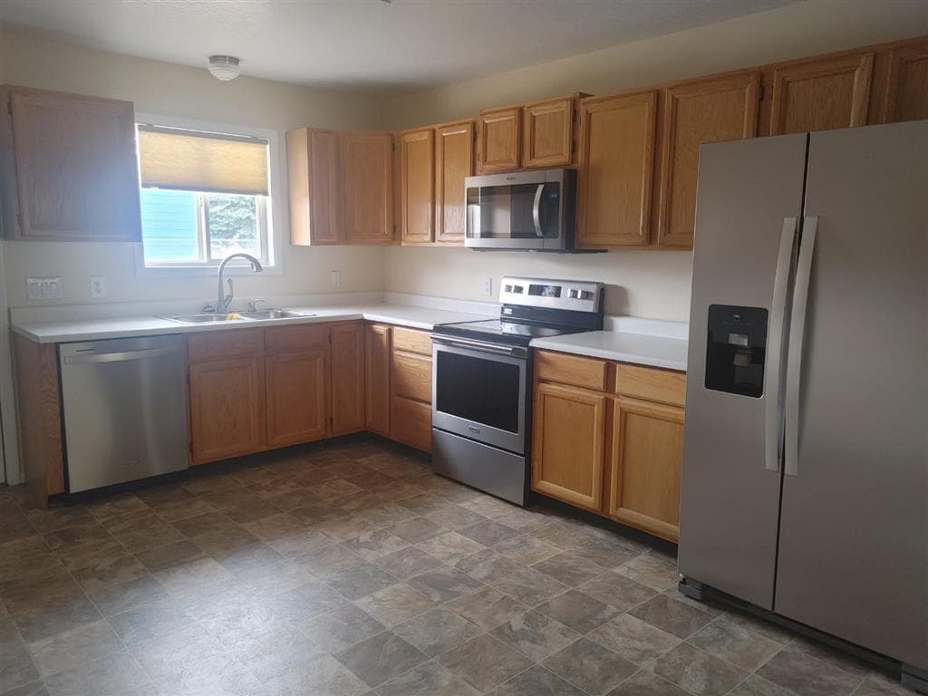 1102 Elm Ave — photo 3 of 12