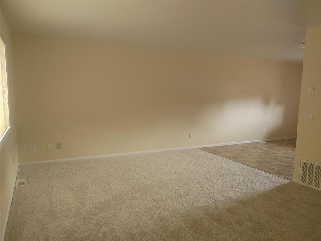 1102 Elm Ave — photo 4 of 12