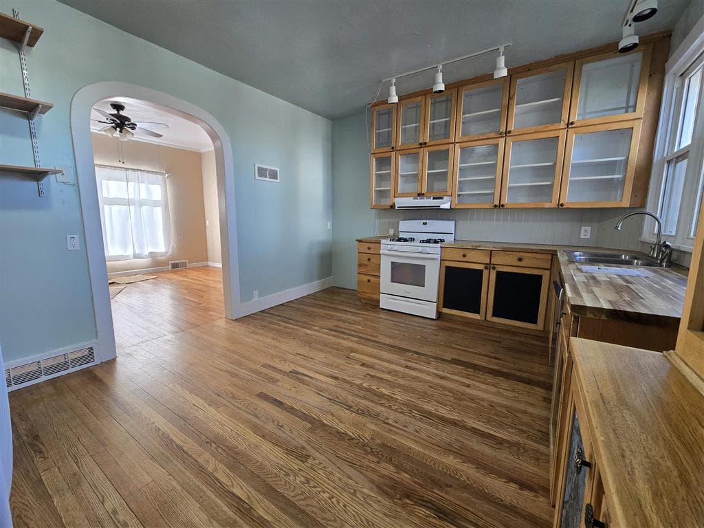 163 S Bernard St — photo 6 of 22