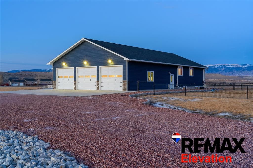 207 Eagle Dr — photo 2 of 25