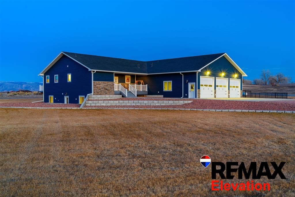 207 Eagle Dr — photo 3 of 25