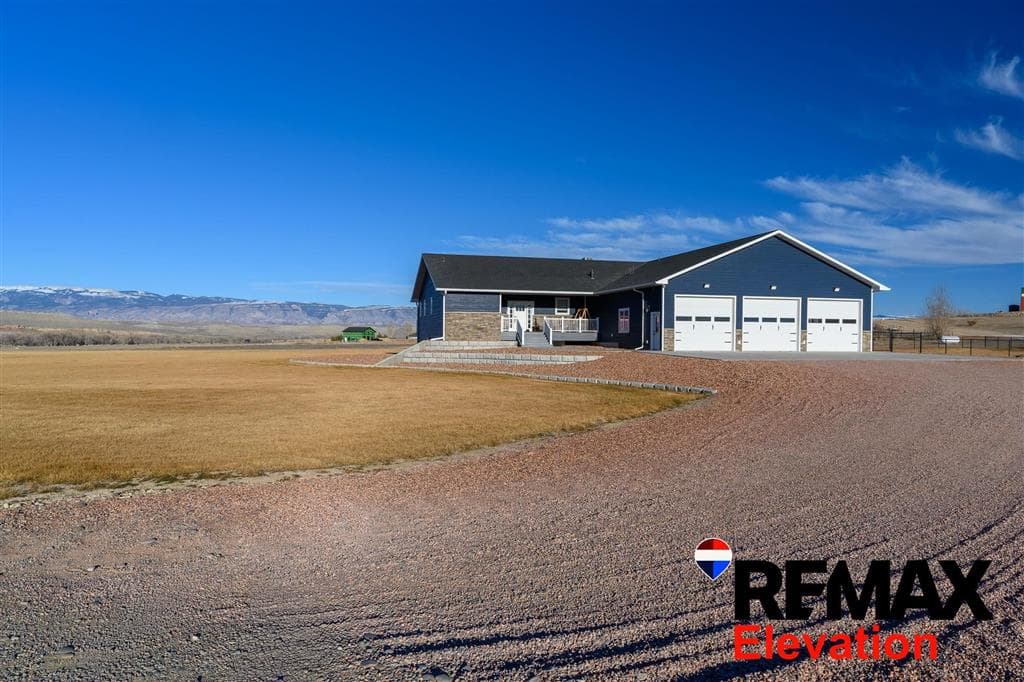 207 Eagle Dr — photo 8 of 25