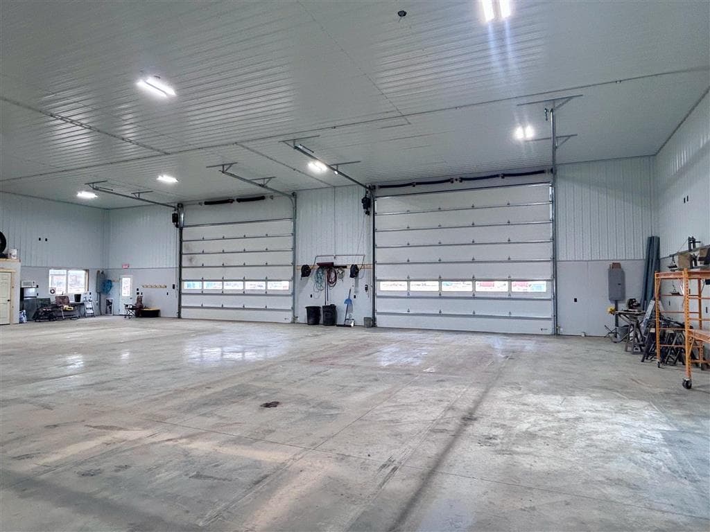 926 4th Ave — photo 4 of 25