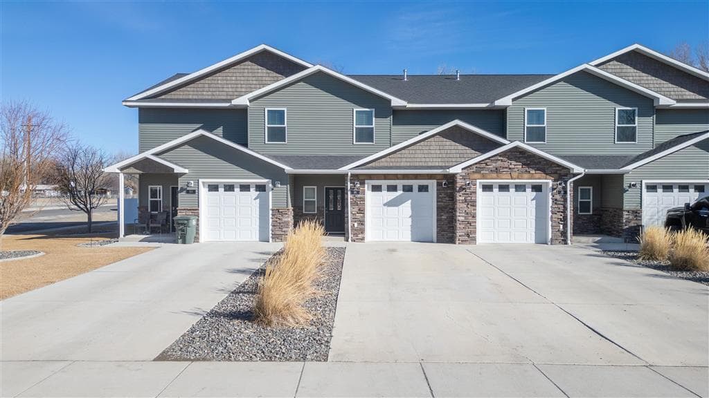 225 S Division St photo 1