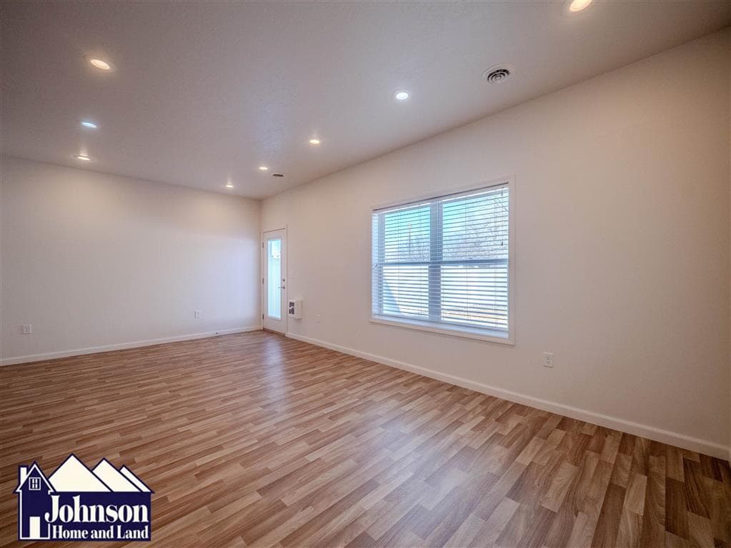 225 S Division St — photo 14 of 25