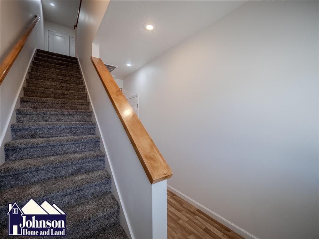 225 S Division St — photo 23 of 25