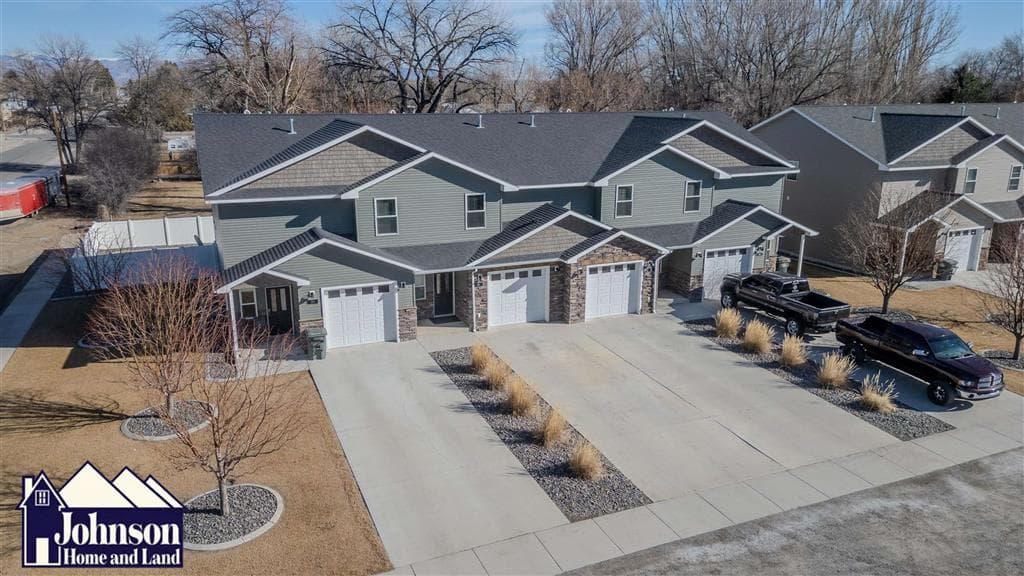 225 S Division St — photo 4 of 25