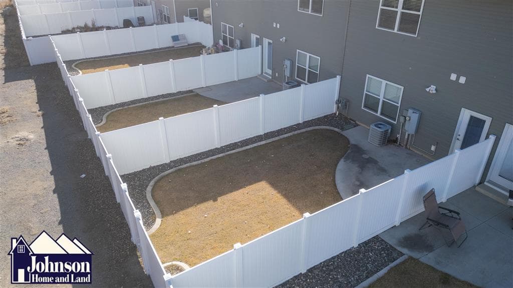 225 S Division St — photo 7 of 25