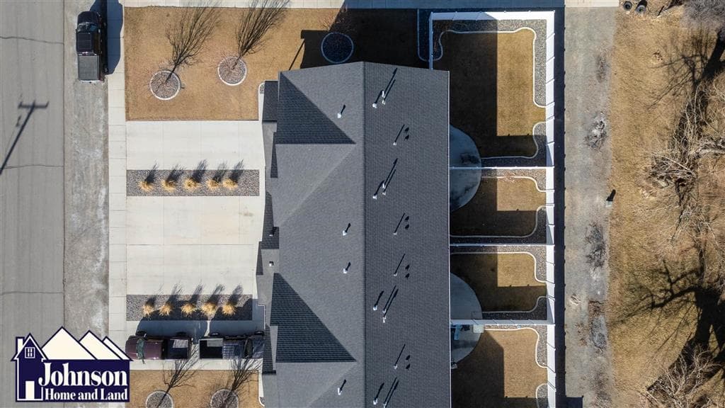 225 S Division St — photo 9 of 25