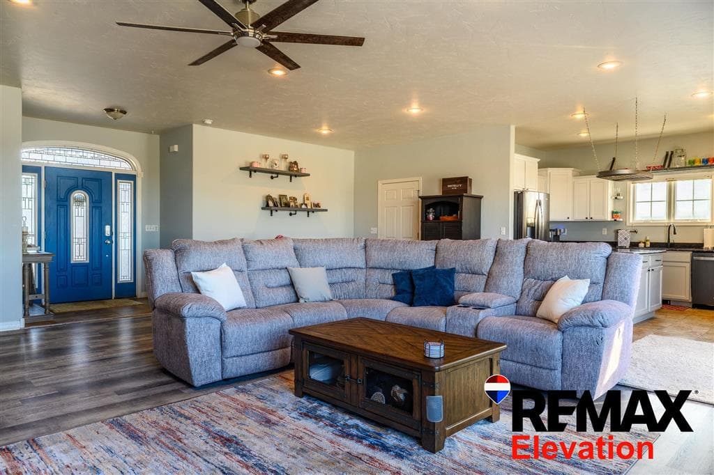 1247 Sequoia Dr — photo 11 of 25