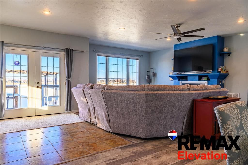 1247 Sequoia Dr — photo 16 of 25