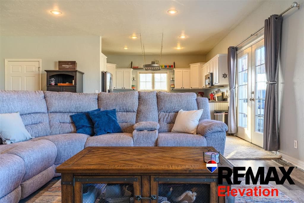 1247 Sequoia Dr — photo 10 of 25