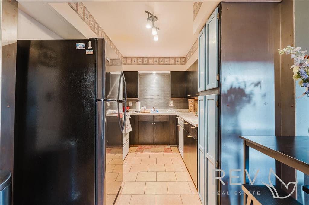 2007 Pioneer Ave — photo 9 of 23