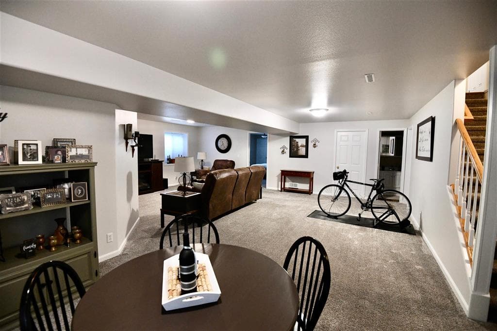 1211 Rosewood Ln — photo 16 of 25