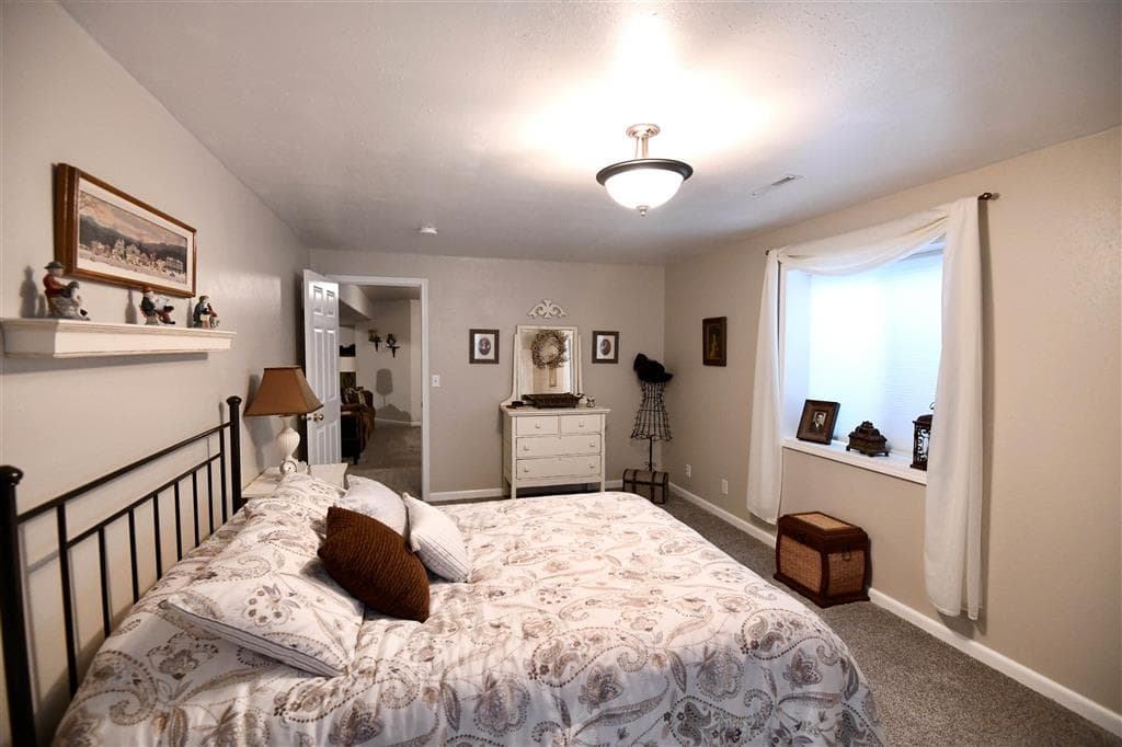 1211 Rosewood Ln — photo 19 of 25