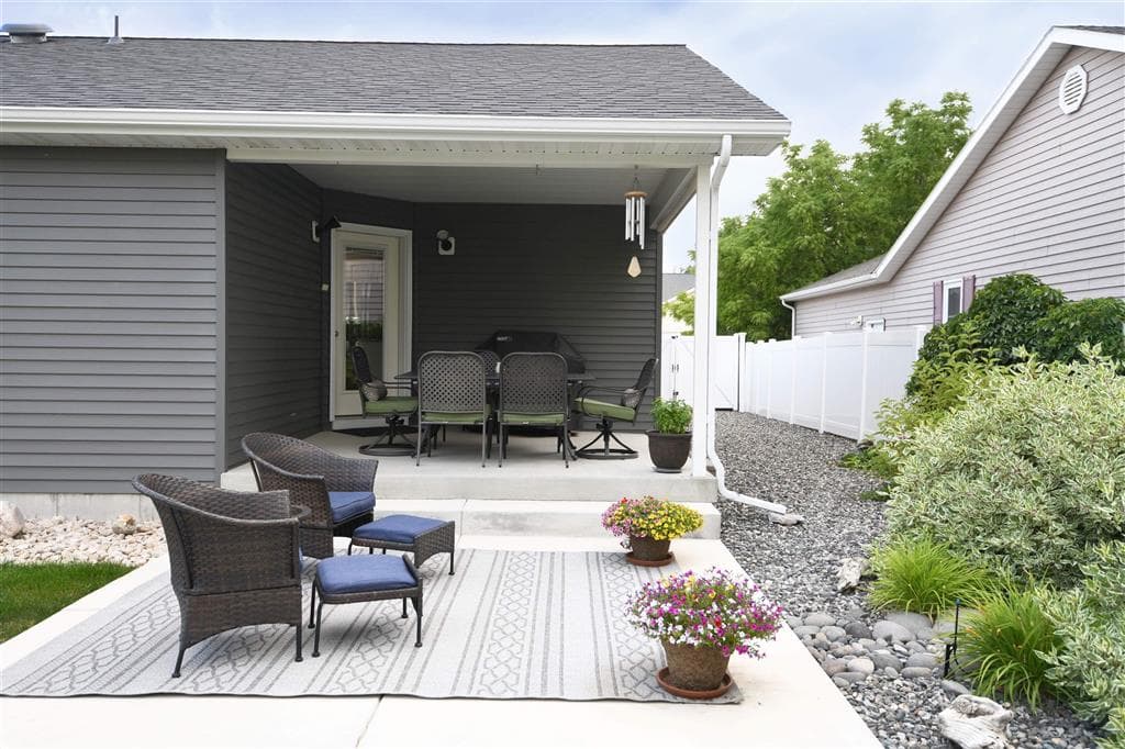 1211 Rosewood Ln — photo 23 of 25