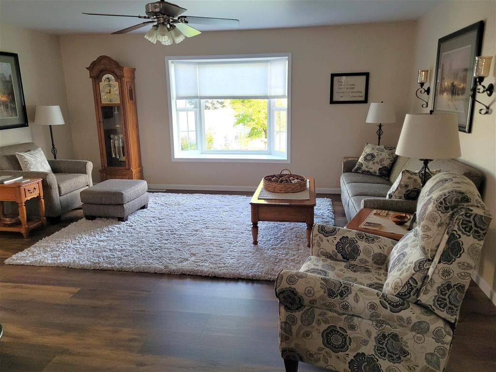 1211 Rosewood Ln — photo 5 of 25