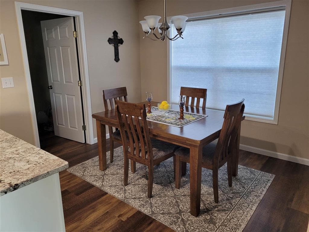 1211 Rosewood Ln — photo 7 of 25