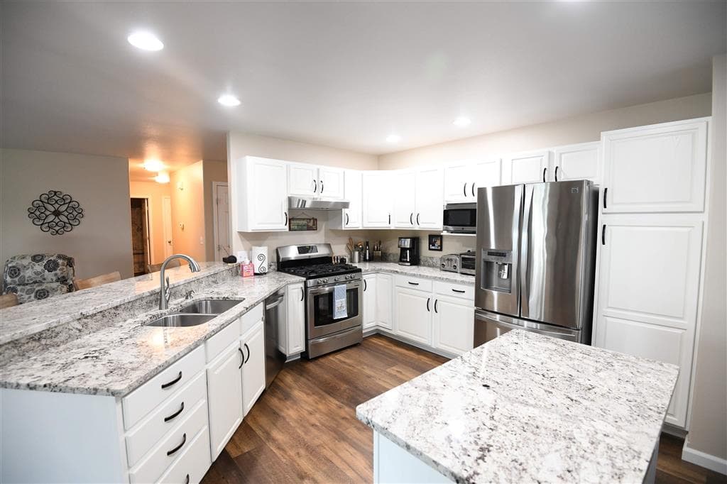 1211 Rosewood Ln — photo 8 of 25