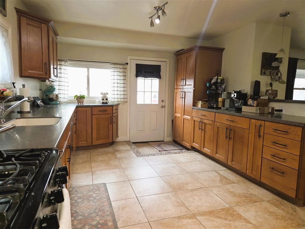 706 S 11th St — photo 3 of 23