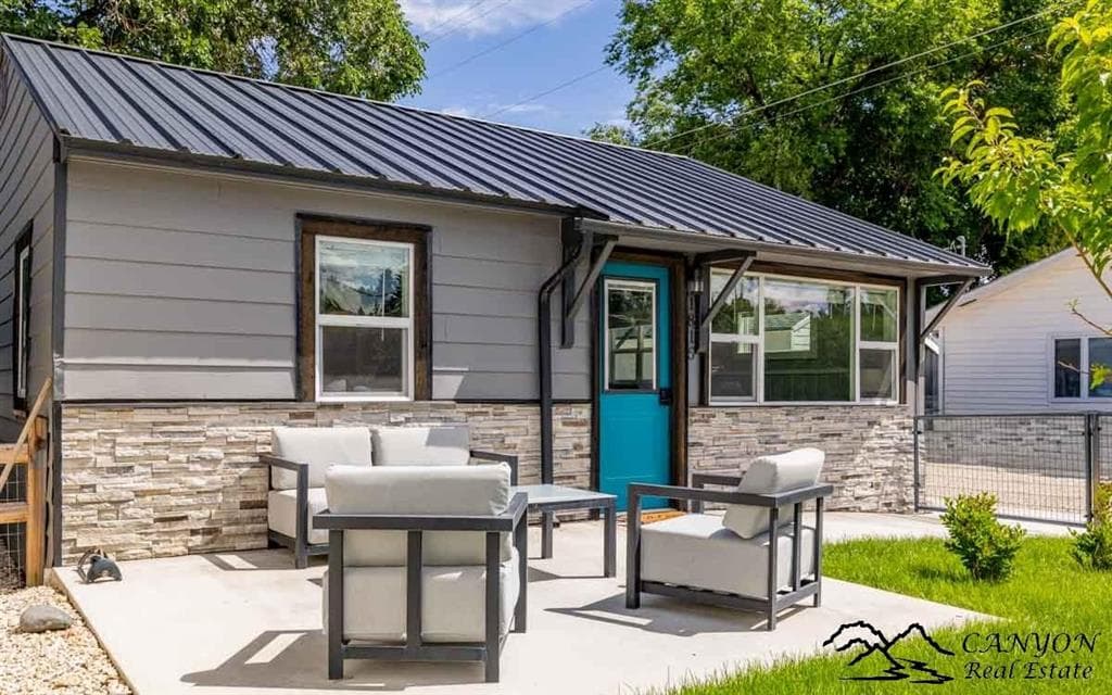 1815 Stampede Ave — photo 2 of 24